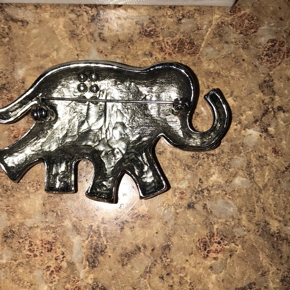 NWOT Beautiful Elephant Pin - Picture 6 of 9
